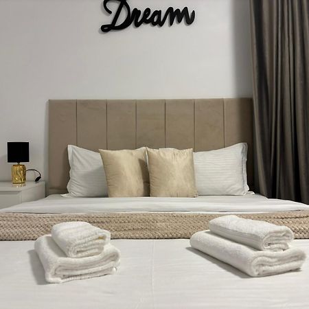 Dream - Large Apartament With Freeparking In A Quietarea Just 10 Minutes Away From City Center Bistrita (Bistrita-Nasaud) Exterior photo