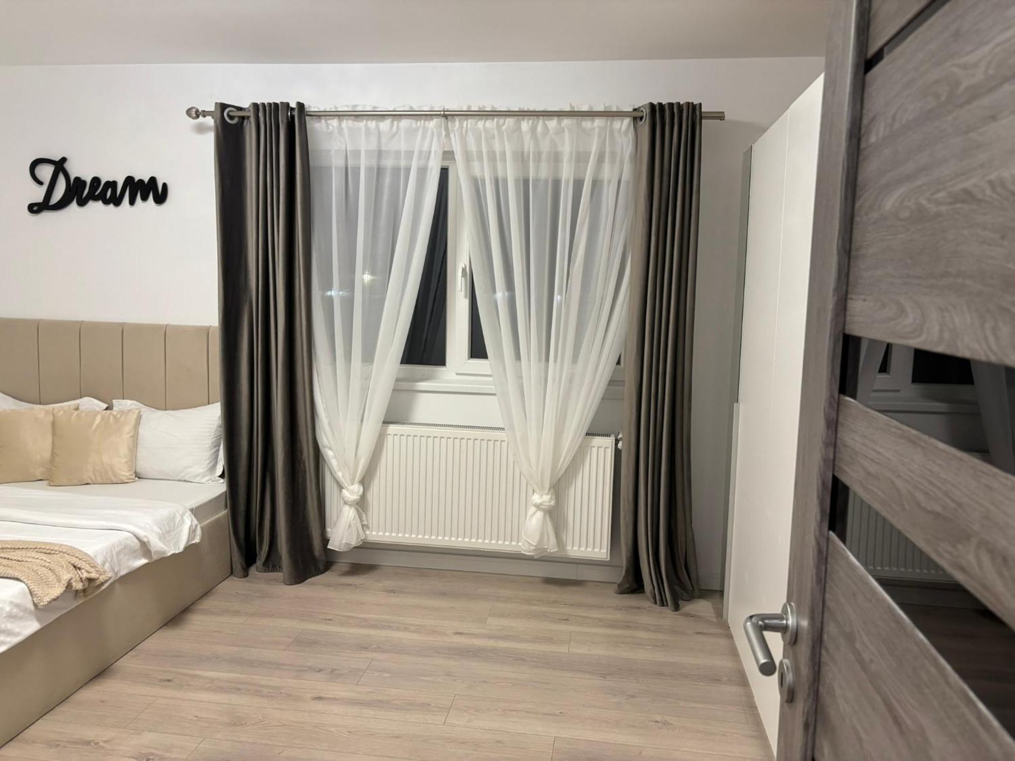 Dream - Large Apartament With Freeparking In A Quietarea Just 10 Minutes Away From City Center Bistrita  Exterior photo