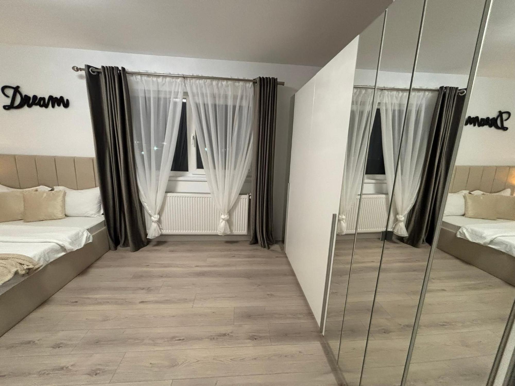 Dream - Large Apartament With Freeparking In A Quietarea Just 10 Minutes Away From City Center Bistrita (Bistrita-Nasaud) Exterior photo